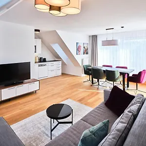 Myfavorit - Spacious Next To Puplic Transport U1 Direct Connection To Citycenter Bécs